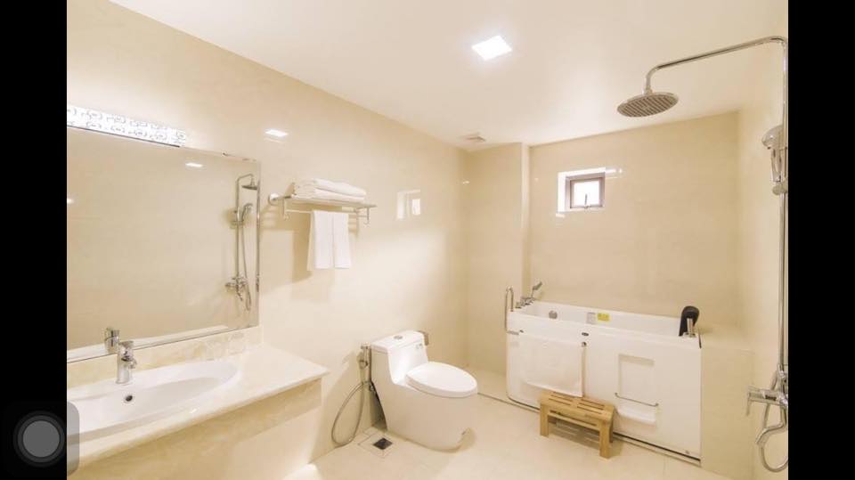 34178819_2053221895000744_4249940606920425472_n